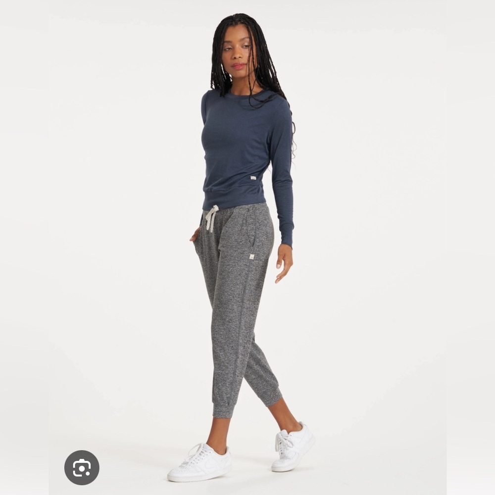 Vuori Dream Knit Performance Jogger in Excellent Preowned Condition! 🫶